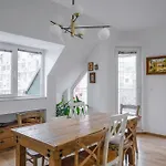 Charming & Cozy 2Bd Apartment With Natural Light By Flat Mаnager